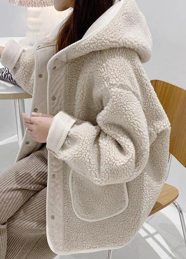 Klassische Übergroße Schafsfelljacke mit Kapuze - IdealeKleiden