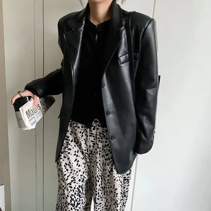 Blouson en cuir tendance grande taille pour femme au design élégant