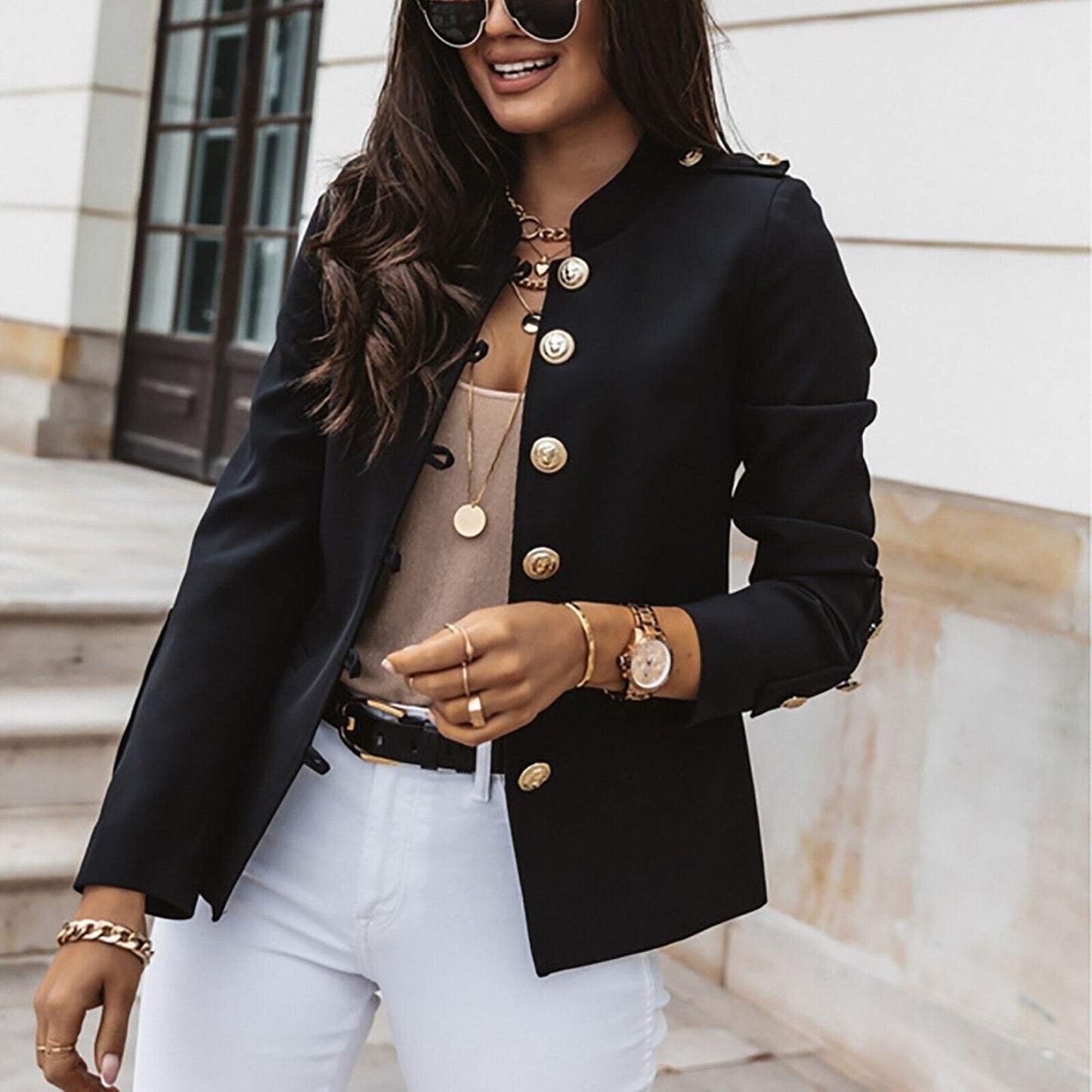 Veste militaire femme tendance boutonnée sur le devant