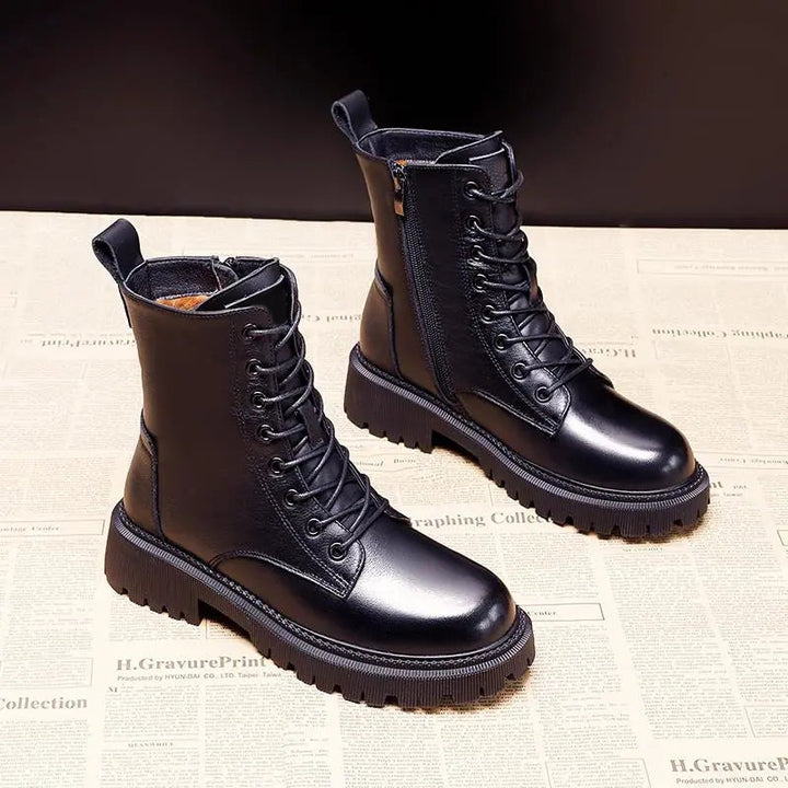 Hohe Stiefel mit Kunstfell und Schnürung - IdealeKleiden