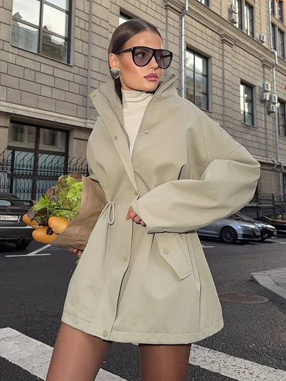 Trench-coat élégant avec cordon de serrage