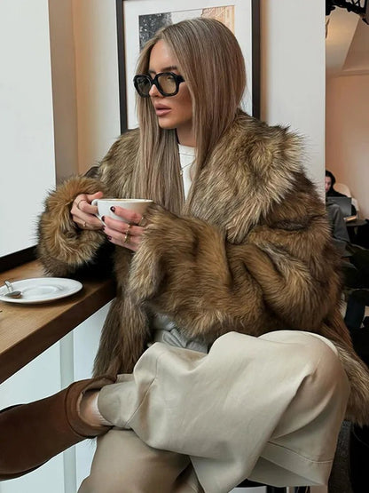 Manteau oversize en fausse fourrure élégant et luxueux