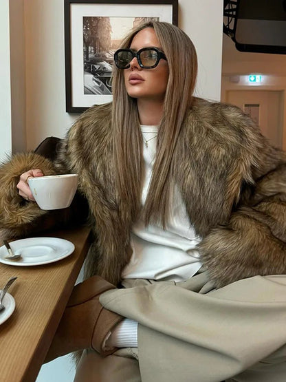 Manteau oversize en fausse fourrure élégant et luxueux