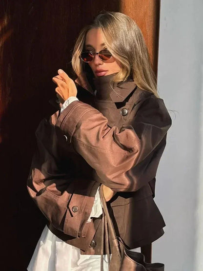 Trench-coat court tendance