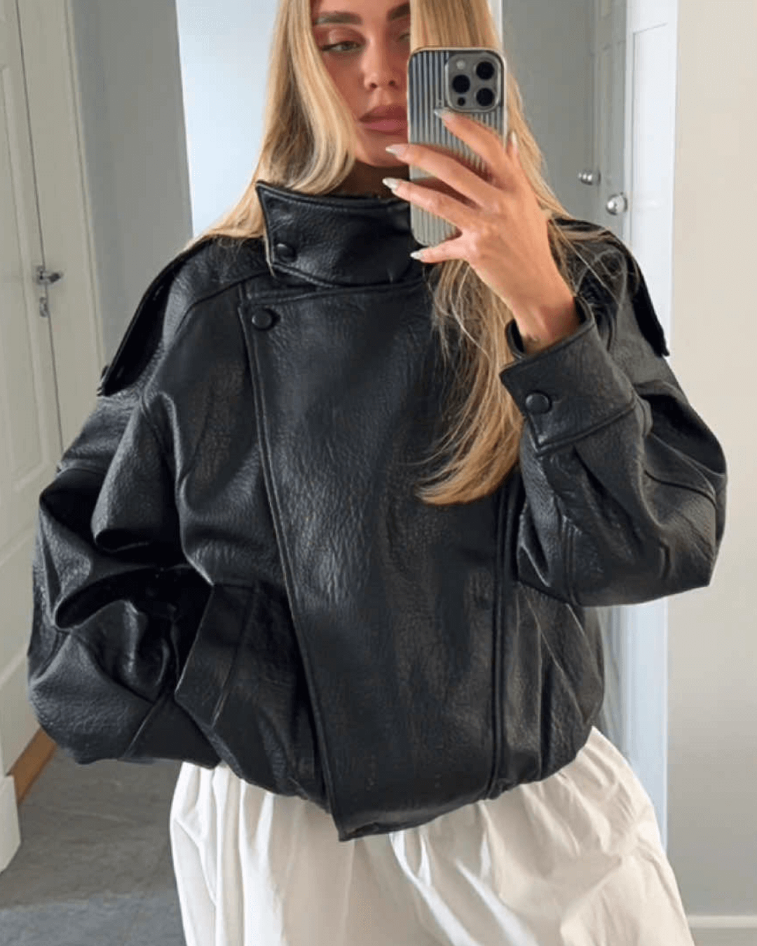 Blouson en cuir élégant à coupe asymétrique