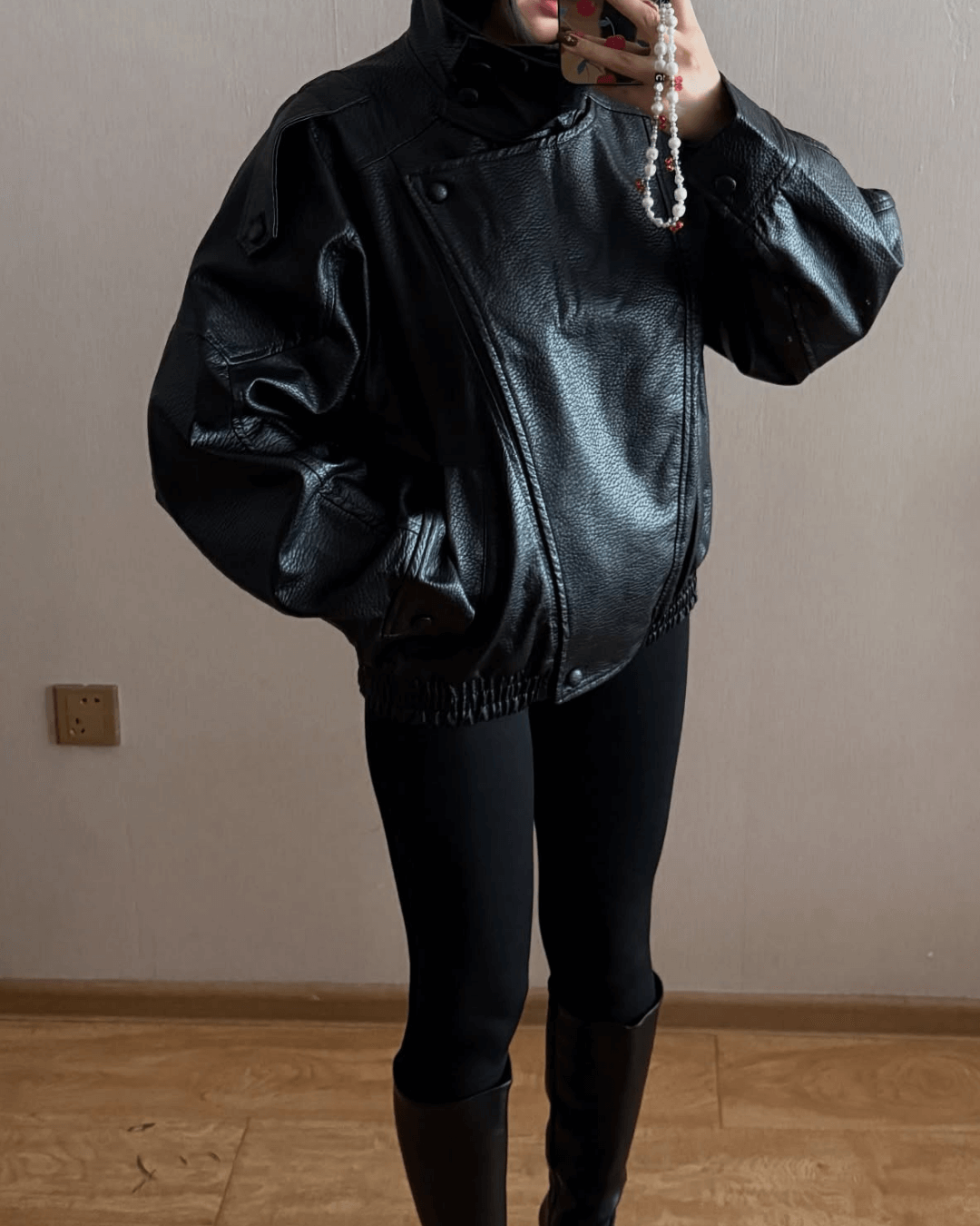 Blouson en cuir élégant à coupe asymétrique