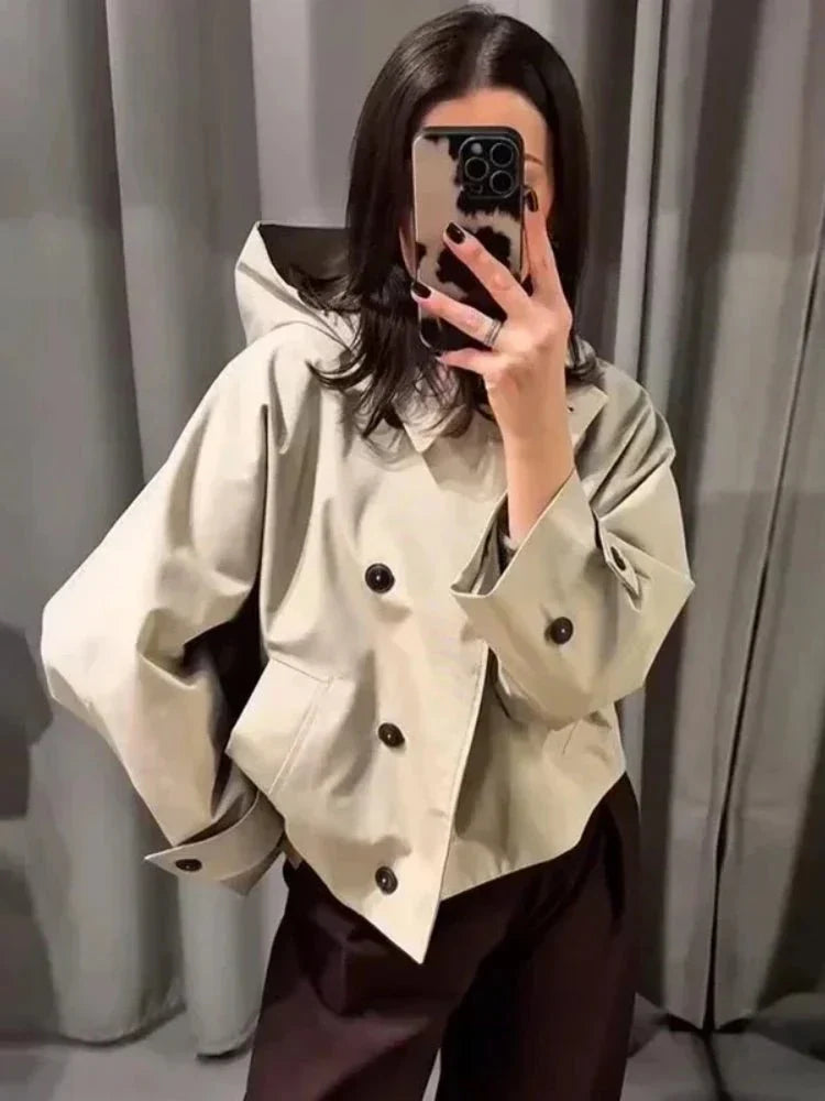 Stylischer Trenchcoat mit Kapuze - IdealeKleiden
