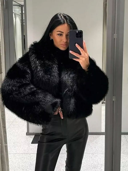 Manteau élégant en fausse fourrure végétalienne pour l'hiver