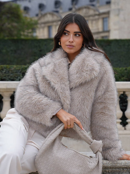 Manteau élégant en fausse fourrure végétalienne pour l'hiver