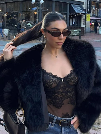 Manteau élégant en fausse fourrure végétalienne pour l'hiver