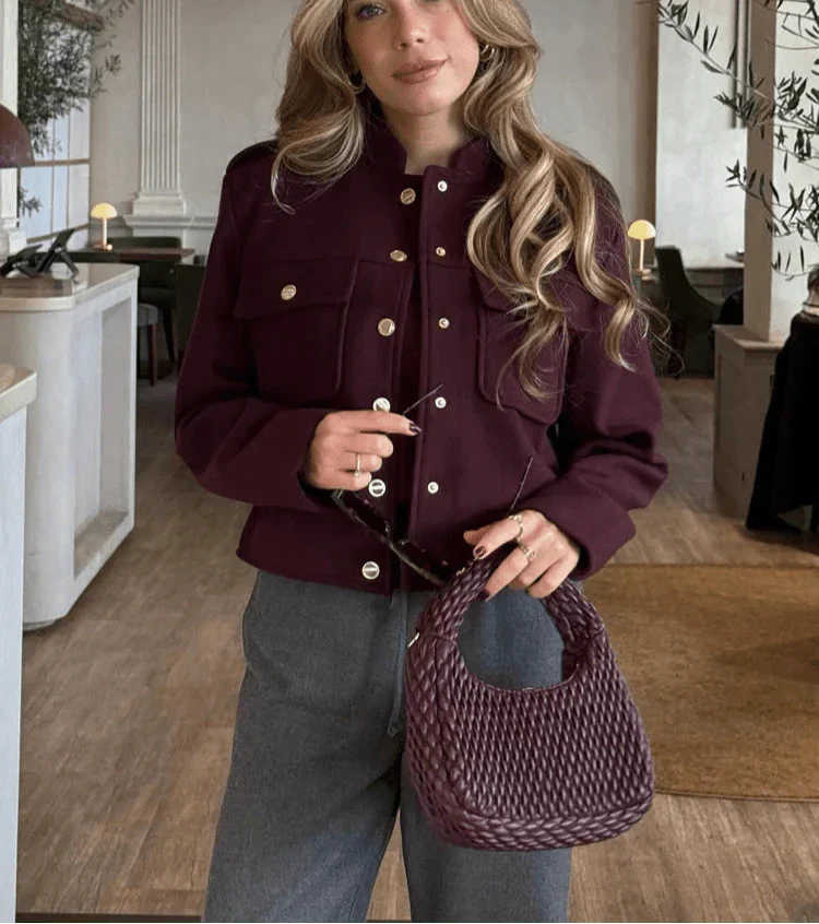 Bomber élégant avec accents dorés