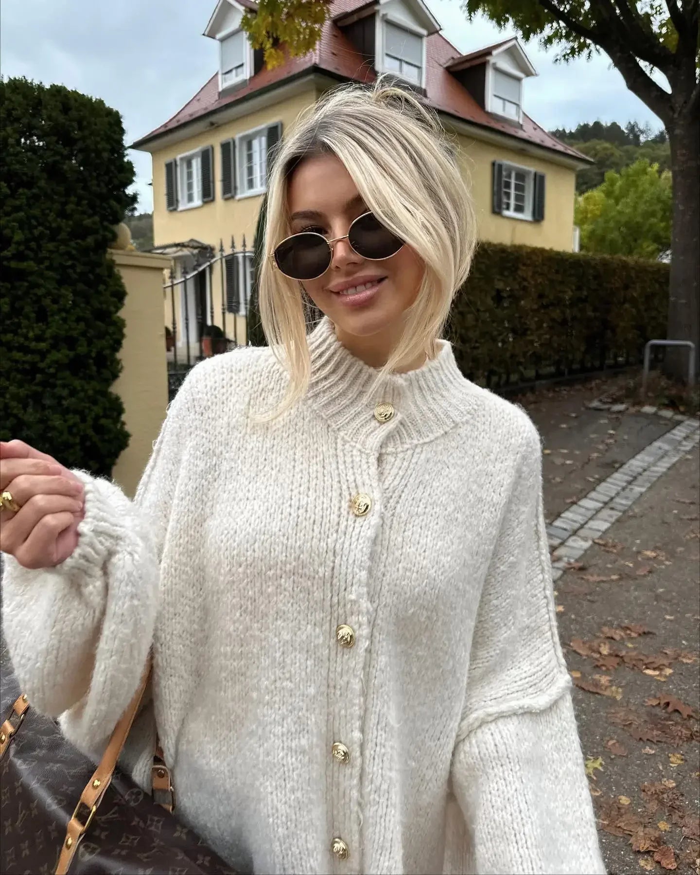 Le cardigan ennuyeux est devenu :
Cardigan élégant pour femme