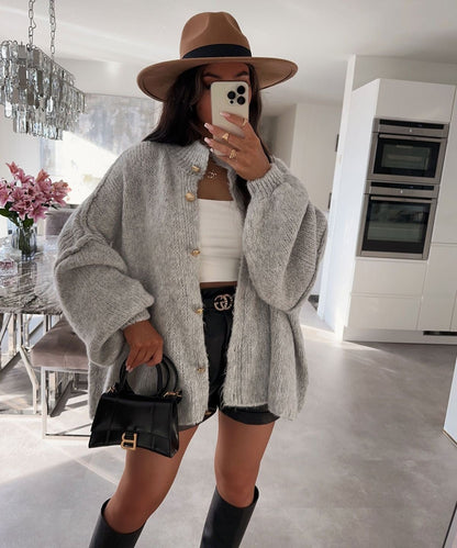 Le cardigan ennuyeux est devenu :
Cardigan élégant pour femme