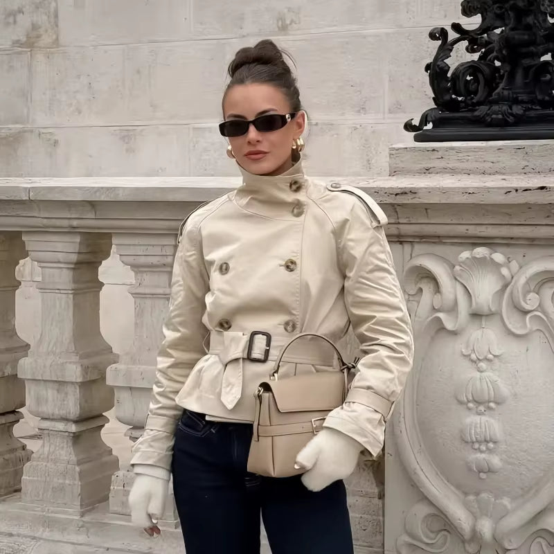 Court trench-coat femme élégant
