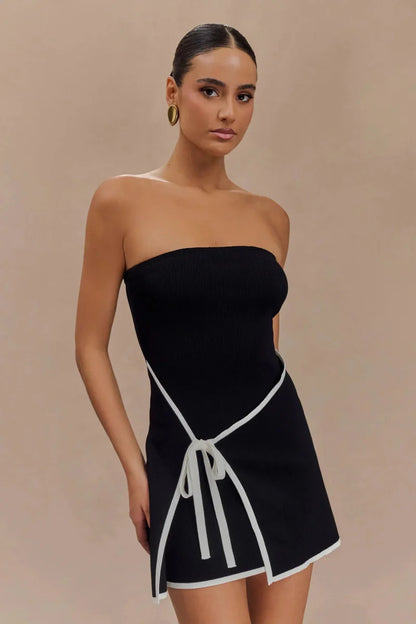 Robe d'été courte, épaules dénudées, design tricoté