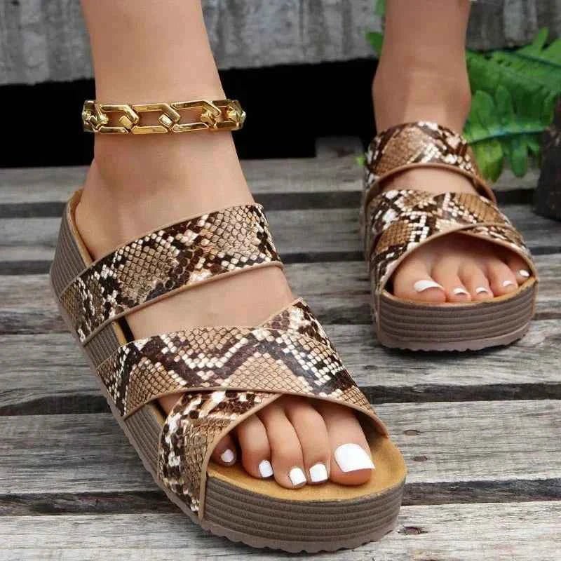 Sandales compensées confortables avec bride tressée et lanière croisée