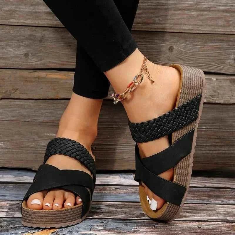 Sandales compensées confortables avec bride tressée et lanière croisée