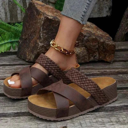 Sandales compensées confortables avec bride tressée et lanière croisée