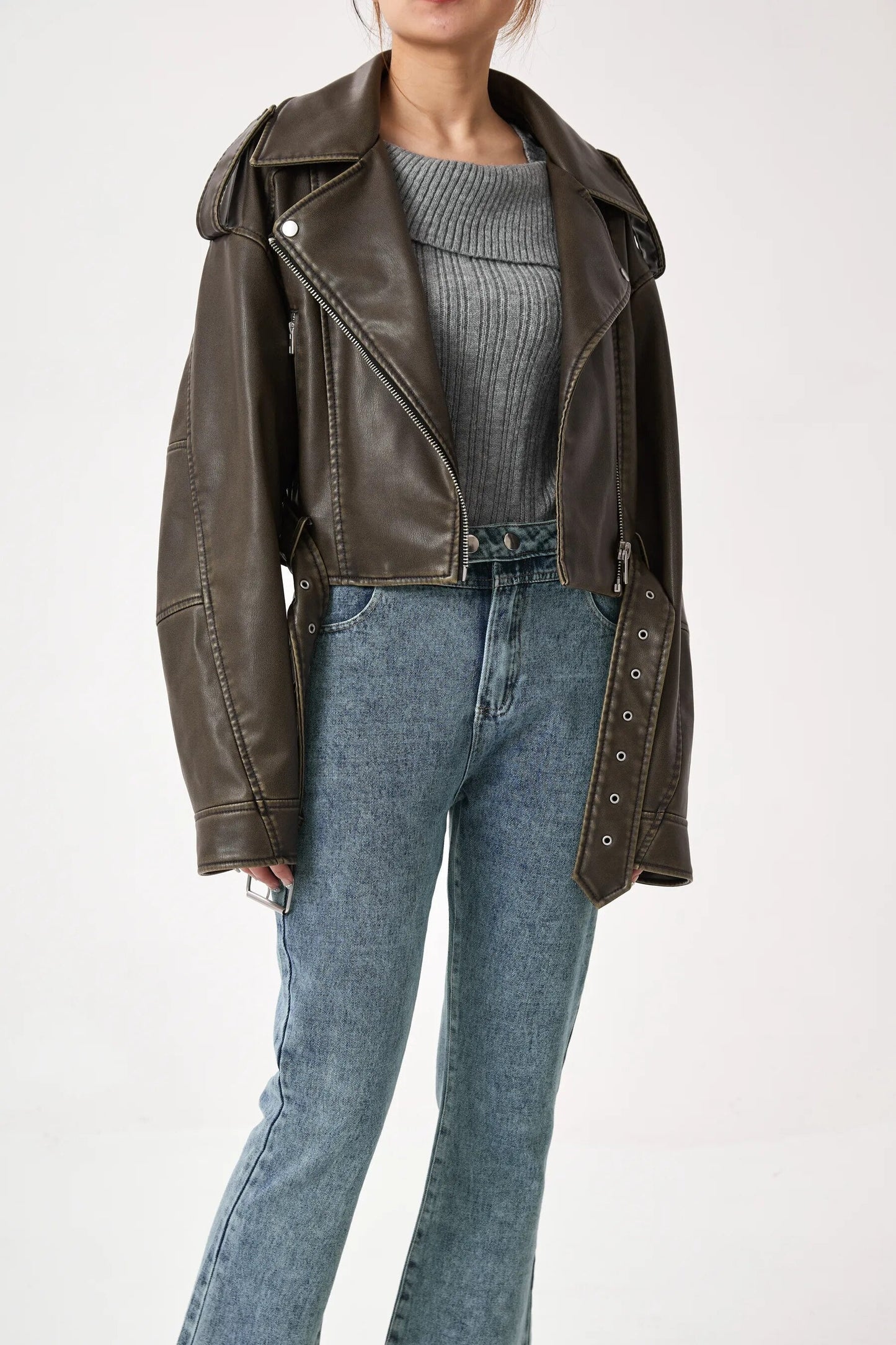 Blouson en cuir court style motard aspect vintage
