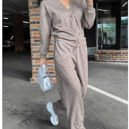 Ensemble de bureau deux pièces : cardigan boutonné et pantalon de costume assorti