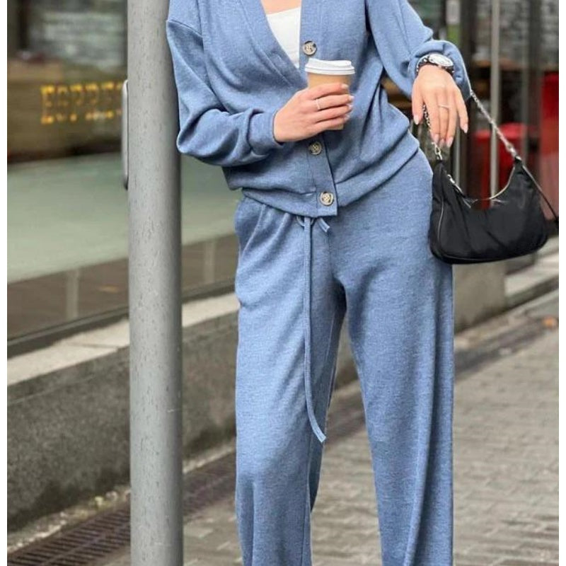 Ensemble de bureau deux pièces : cardigan boutonné et pantalon de costume assorti