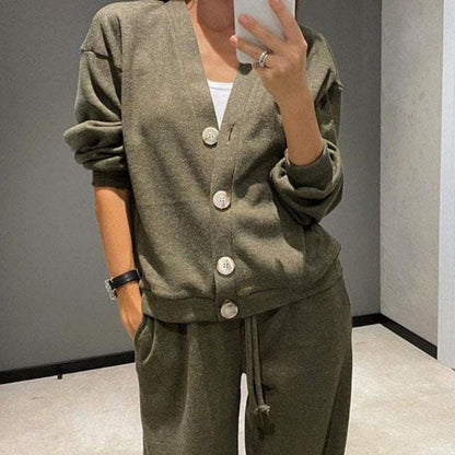 Ensemble de bureau deux pièces : cardigan boutonné et pantalon de costume assorti