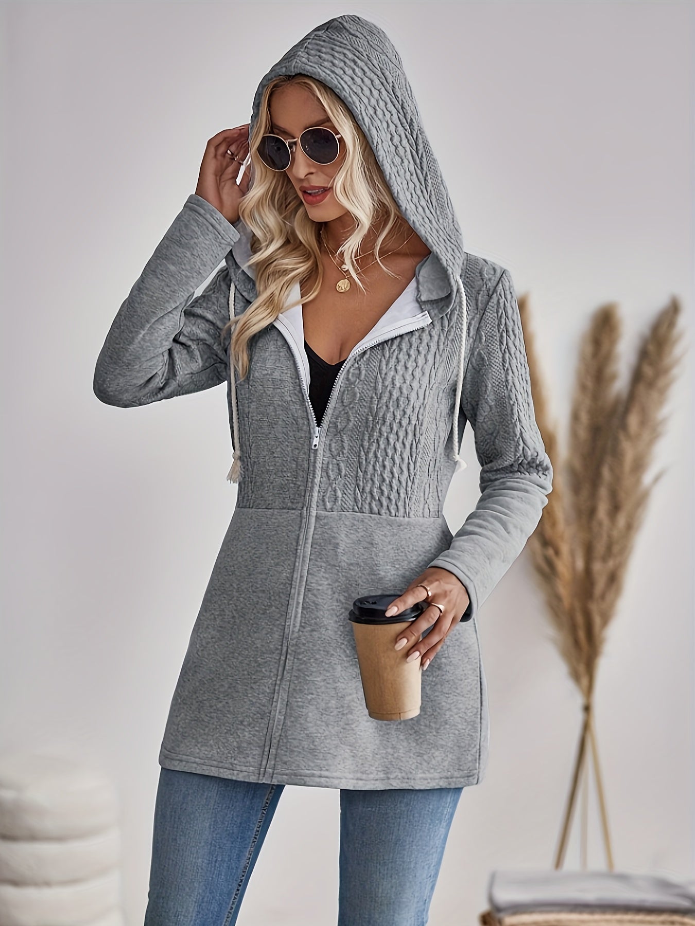 Sweat à capuche zippé élégant
