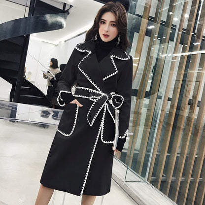 Élégant manteau en laine pour femme avec ceinture