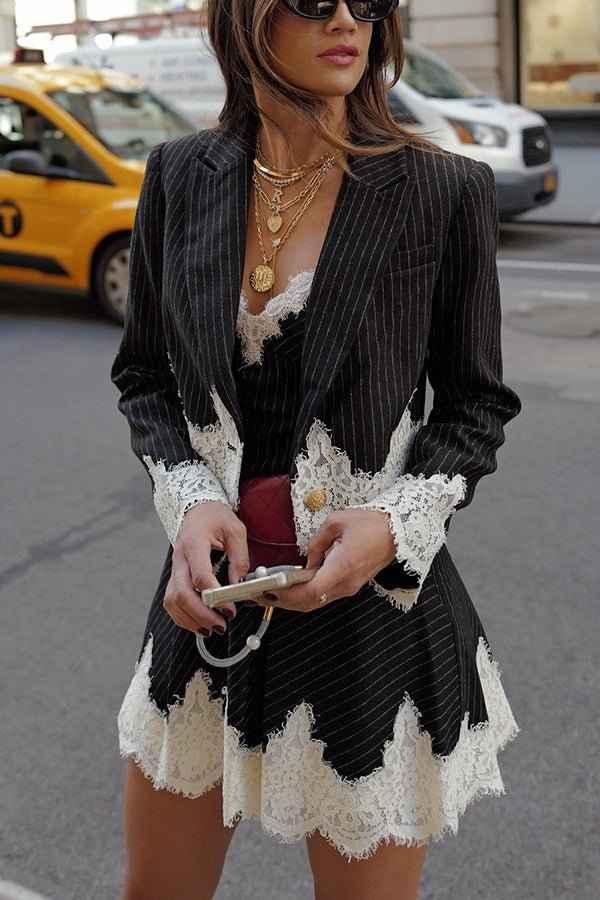 Elegantes Blazer-Kleid mit Nadelstreifen und Spitze - IdealeKleiden