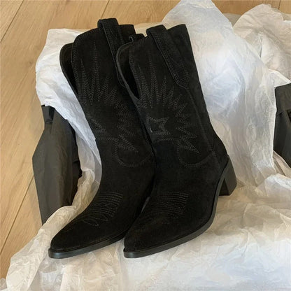 Bottes stylées en cuir brodées style western