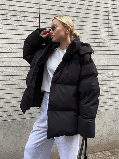 Courte veste d'hiver avec capuche et doublure douce