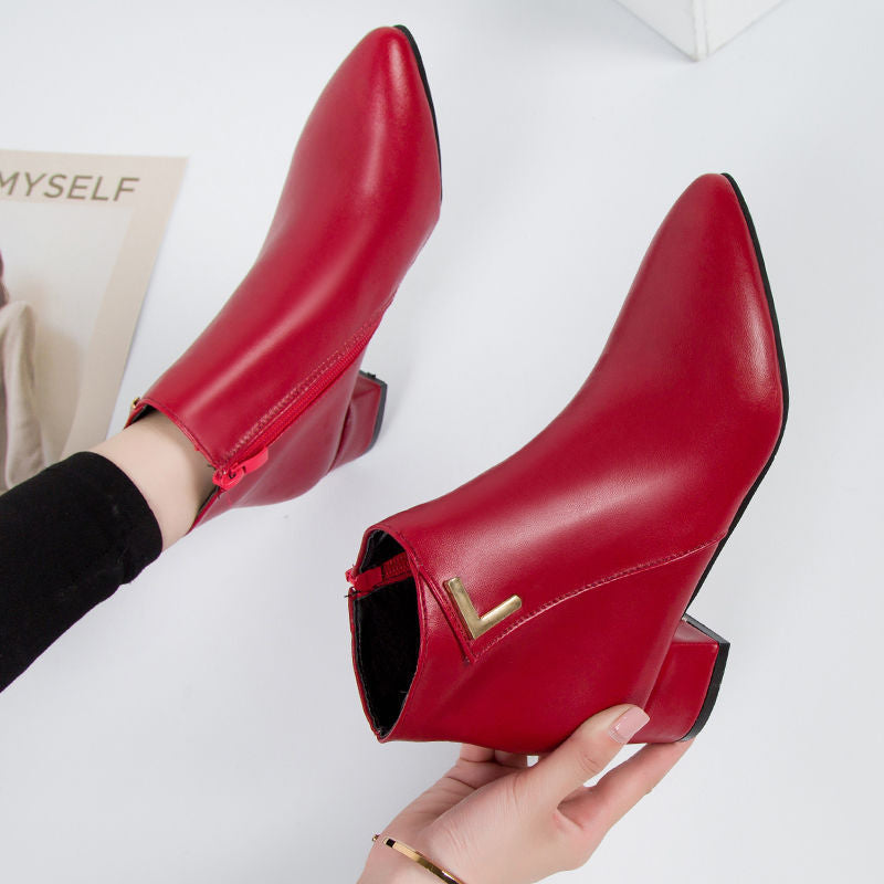Bottines élégantes en suède à bout pointu et talon carré