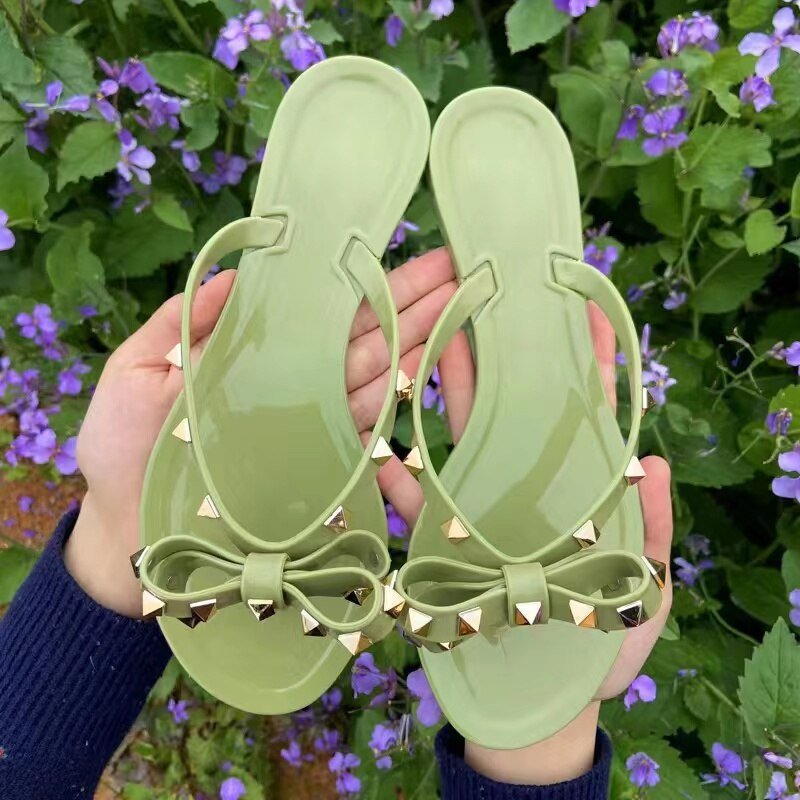 Tongs mode avec clous